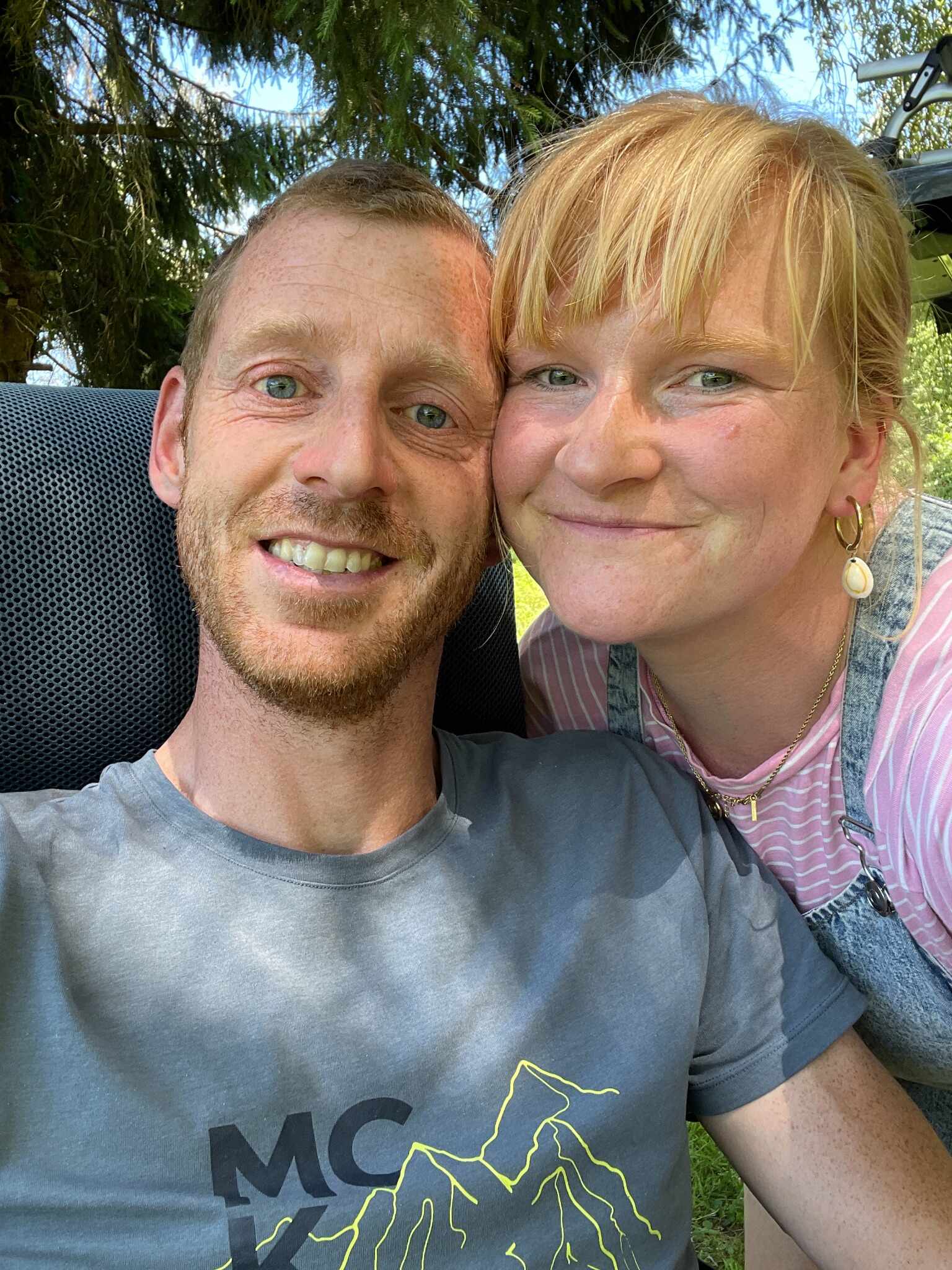 Franzi und Steffen – ein echter Moment unterwegs.