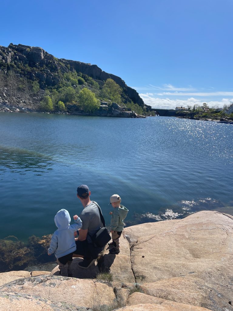Unsere Familie an einem See in Schweden im Mai und Juni 2025
